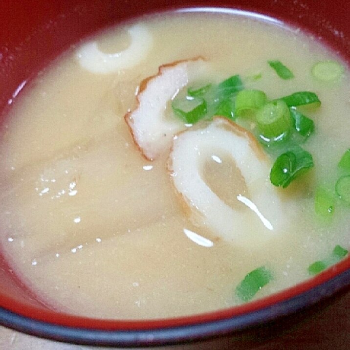 *今日のお味噌汁* ちくわ・大根・しょうが